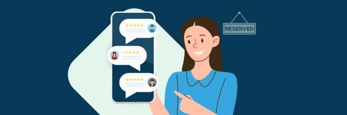 header_feedback Infografik. Frau zeigt Smartphone, auf dem drei positive Bewertungen zu sehen sind.